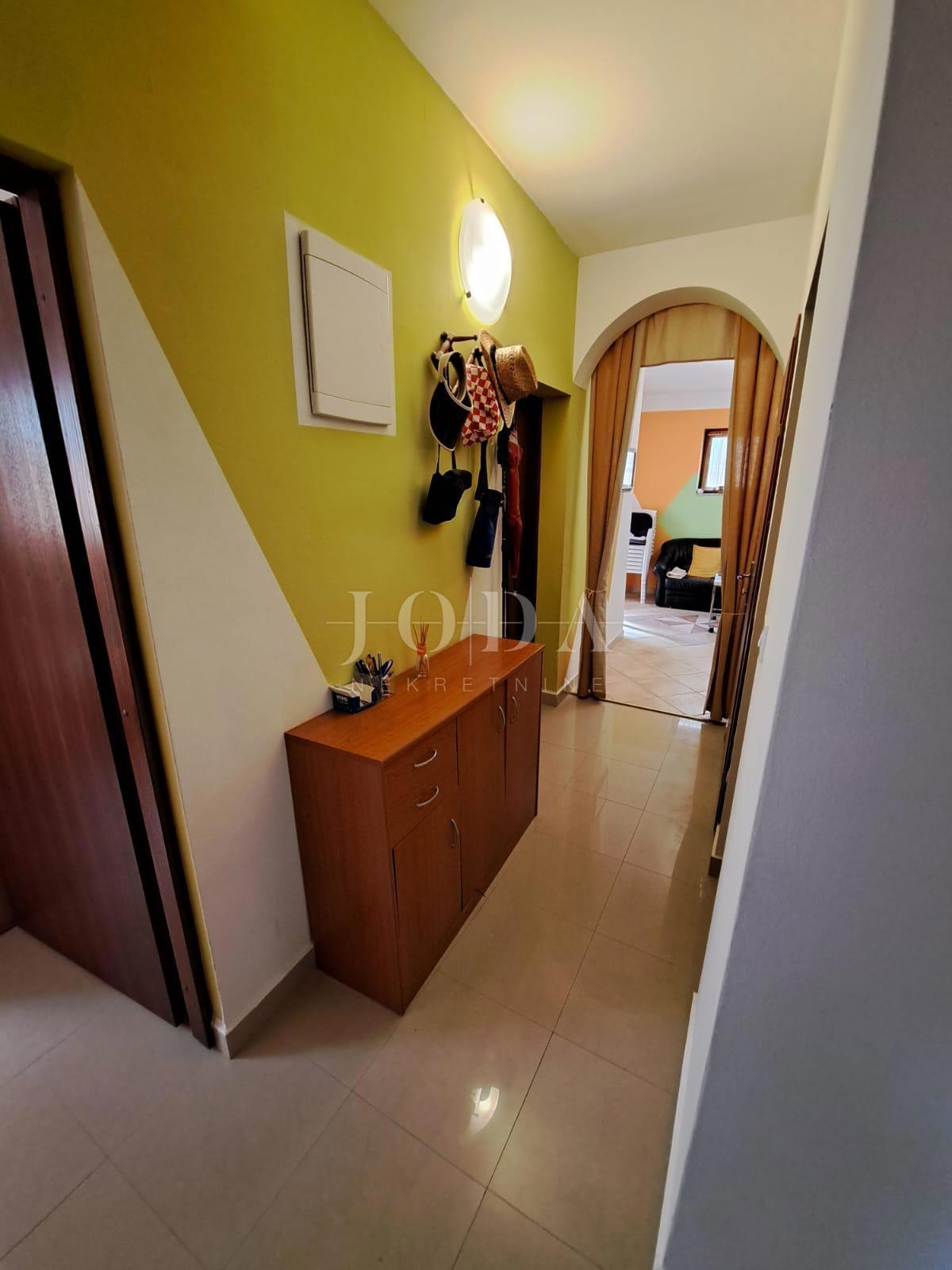 Trisobni apartma blizu morja, otok Krk