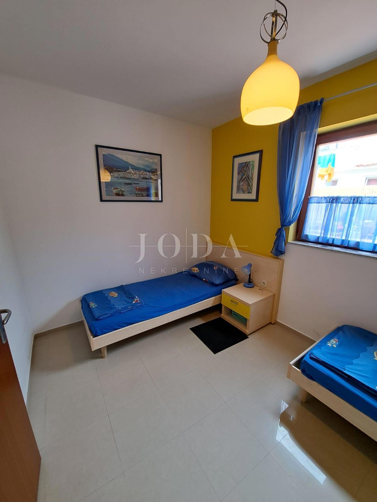 Trisobni apartma blizu morja, otok Krk
