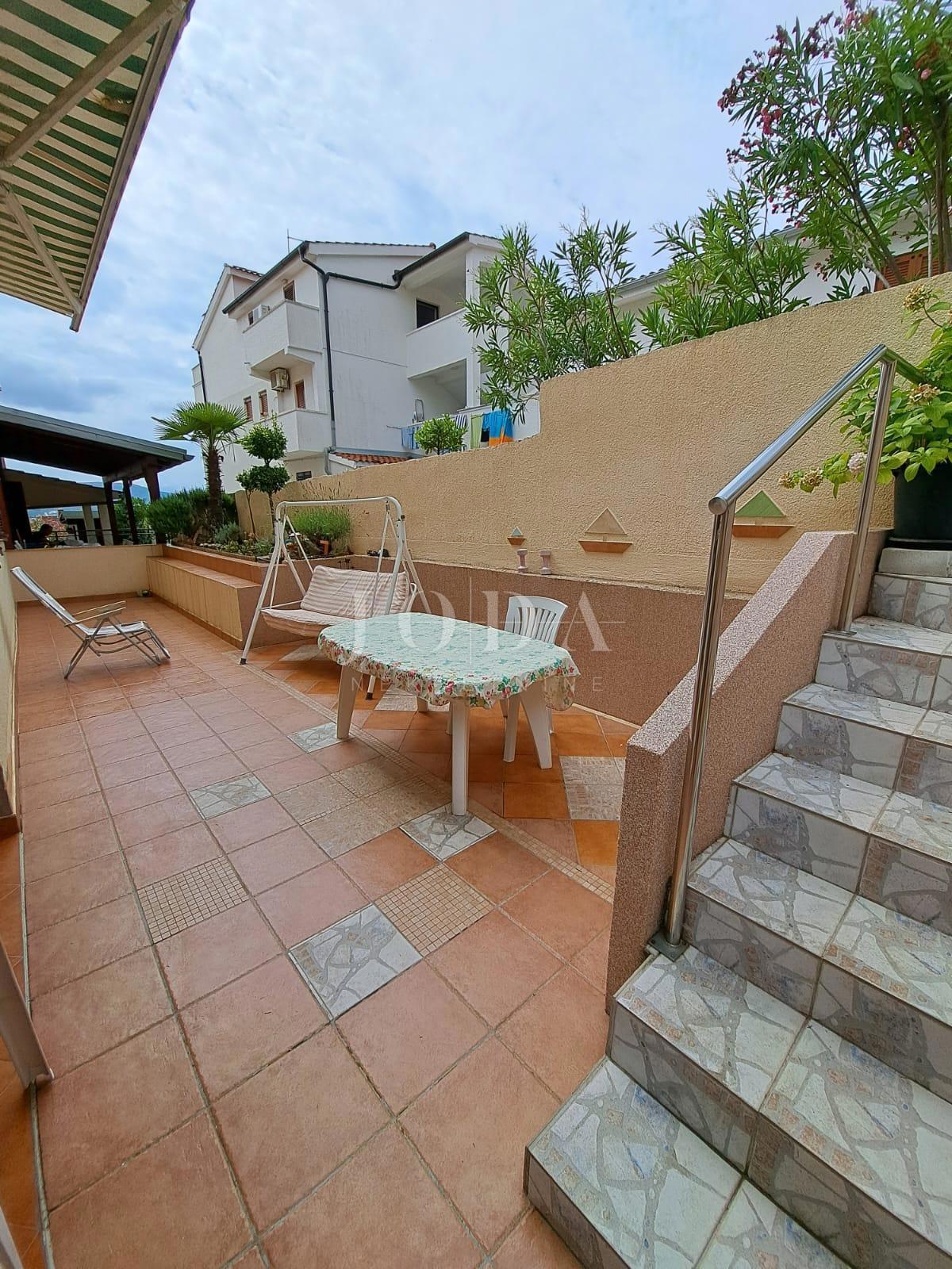 Trisobni apartma blizu morja, otok Krk