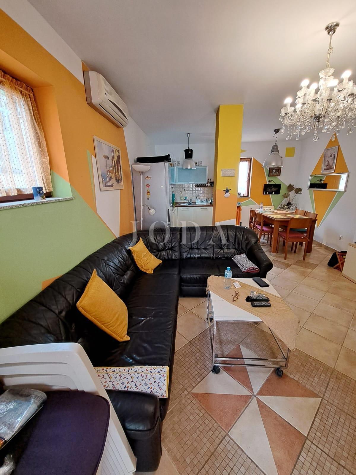 Trisobni apartma blizu morja, otok Krk