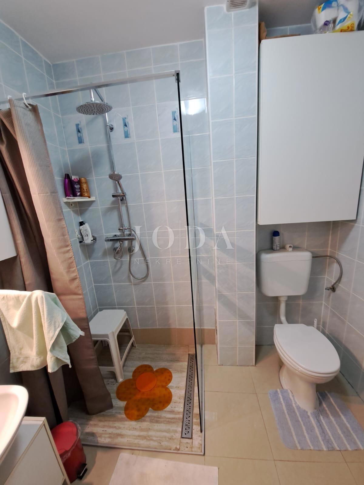 Trisobni apartma blizu morja, otok Krk