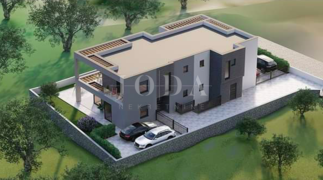 Hiša z bazenom na mirni lokaciji v Malinska