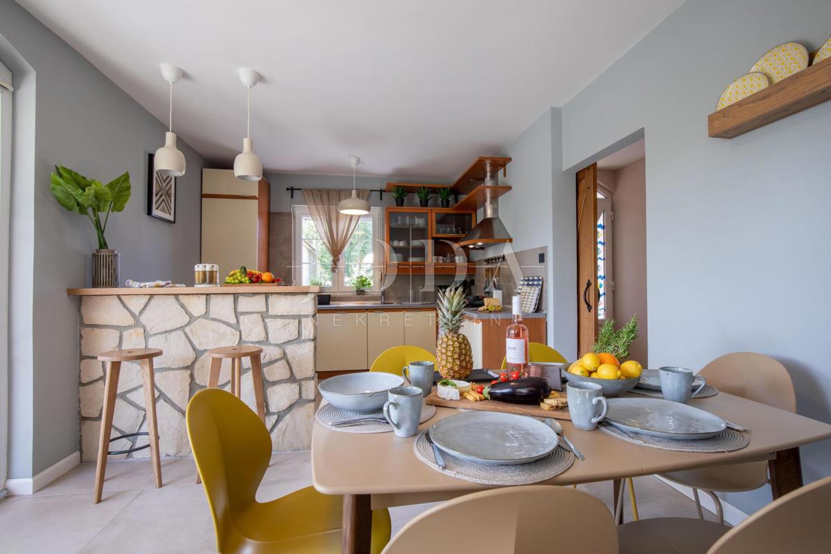 Hiša na odlični lokaciji le 50 m od morja - zaliv Soline