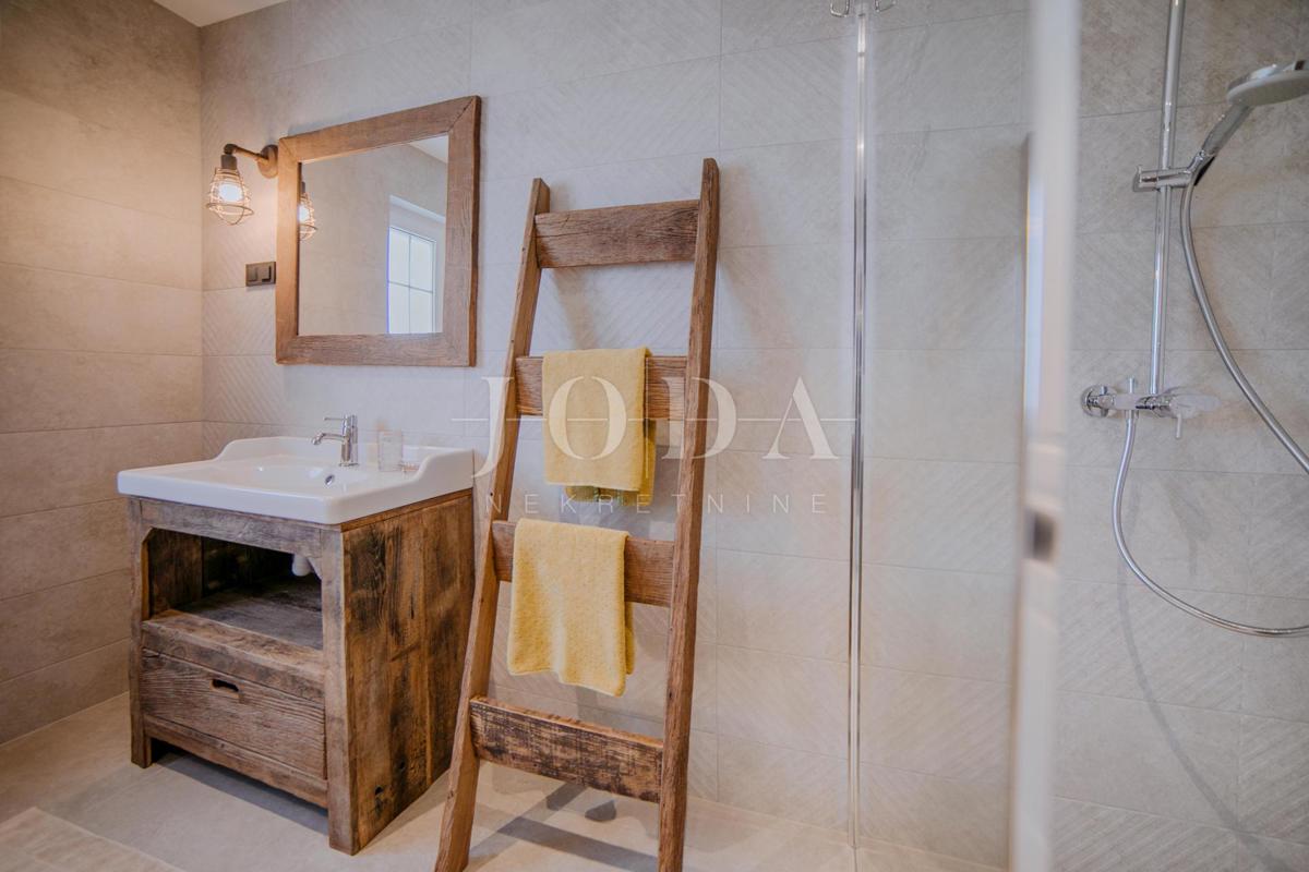 Hiša na odlični lokaciji le 50 m od morja - zaliv Soline