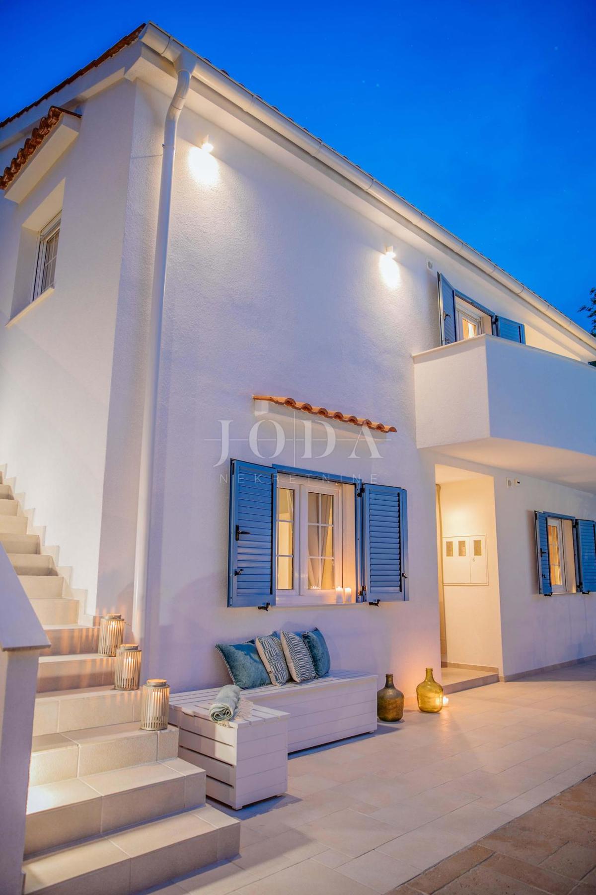 Hiša na odlični lokaciji le 50 m od morja - zaliv Soline