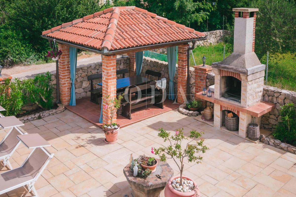 Hiša na odlični lokaciji le 50 m od morja - zaliv Soline