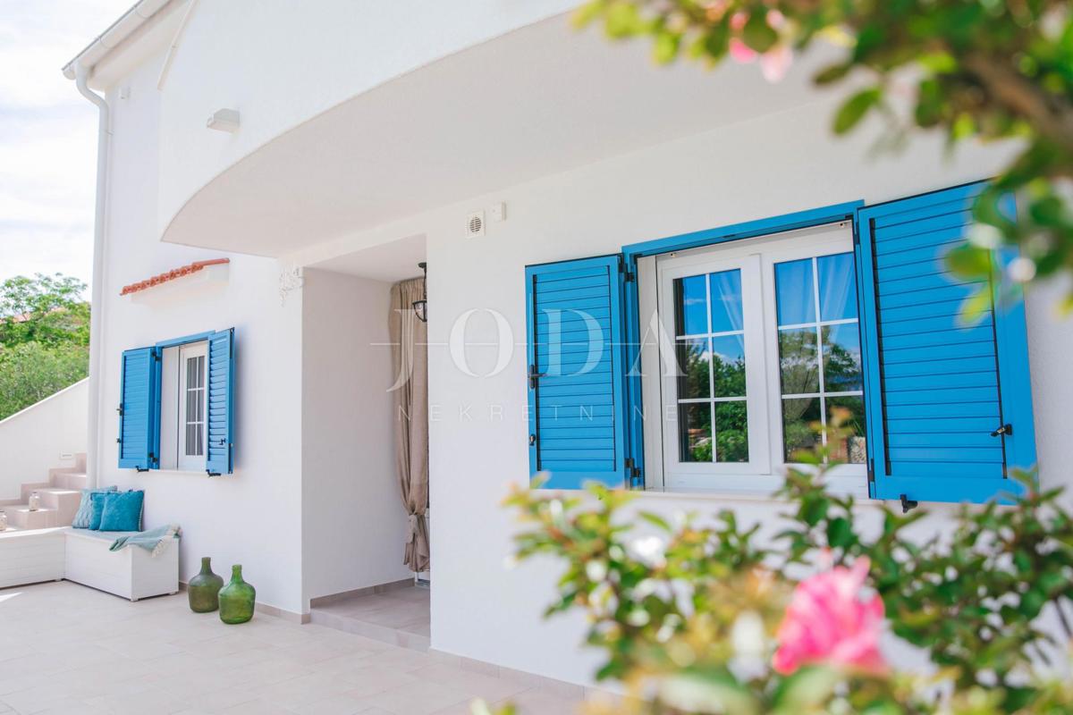 Hiša na odlični lokaciji le 50 m od morja - zaliv Soline