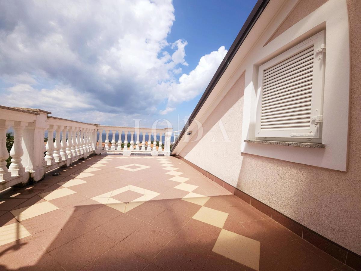 Apartma z odprtim pogledom na morje - Malinska