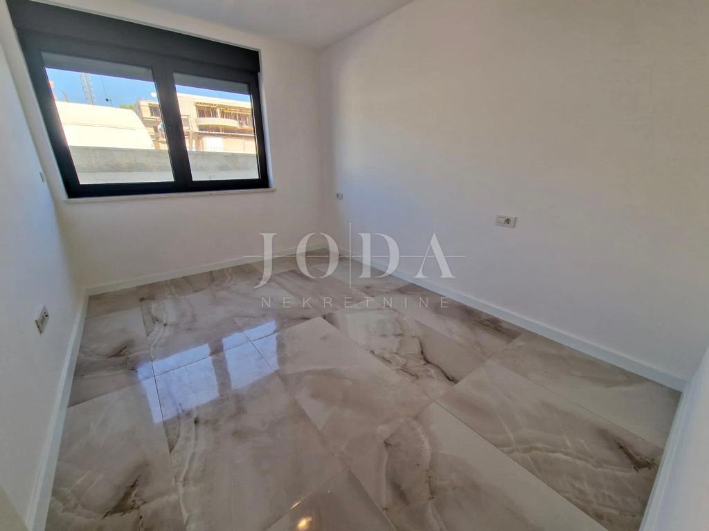 Moderni apartma z vrtom, novogradnja na otoku Krku
