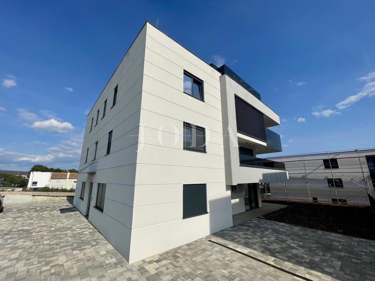 Moderni apartma z vrtom, novogradnja na otoku Krku