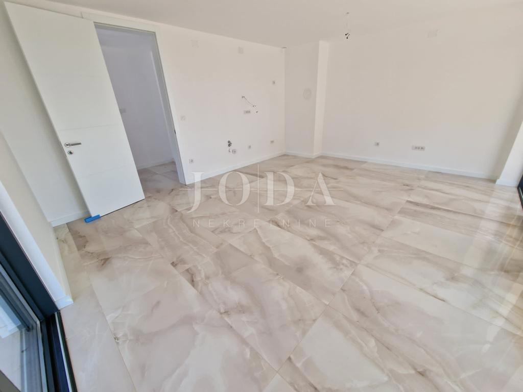 Moderni apartma z vrtom, novogradnja na otoku Krku