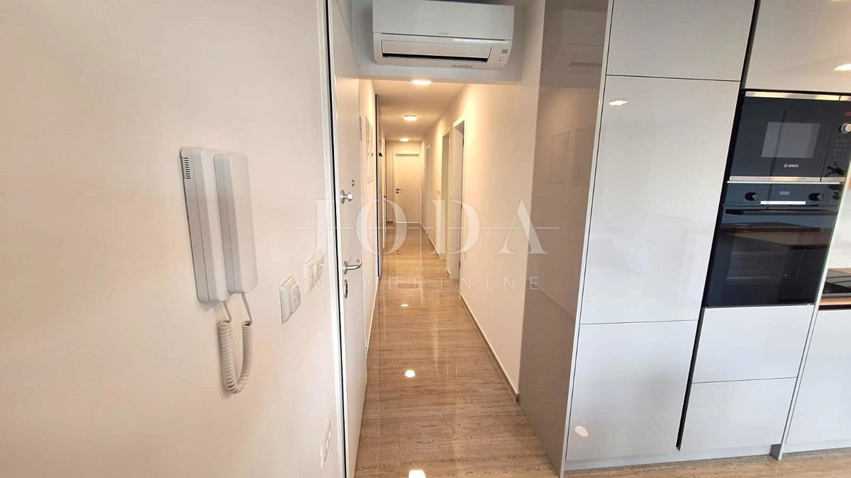 Apartma z bazenom na prestižni lokaciji!