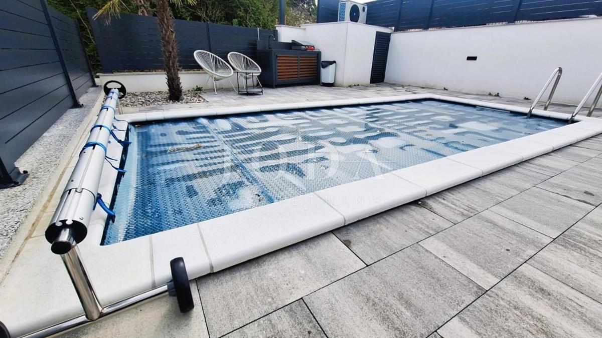 Apartma z bazenom na prestižni lokaciji!