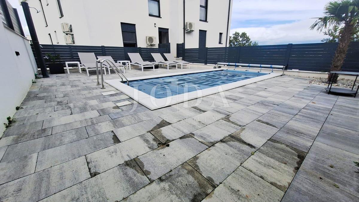 Apartma z bazenom na prestižni lokaciji!