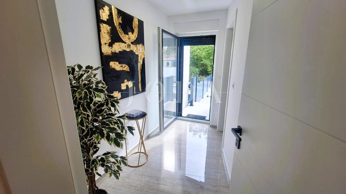 Apartma z bazenom na prestižni lokaciji!