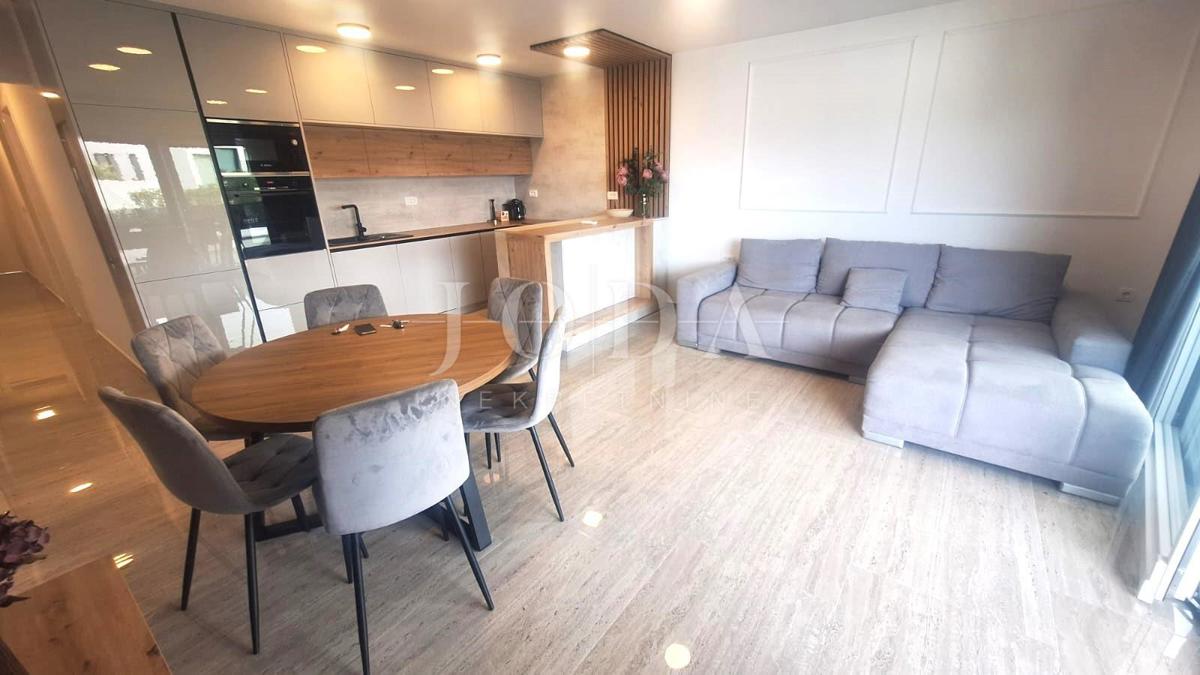 Apartma z bazenom na prestižni lokaciji!