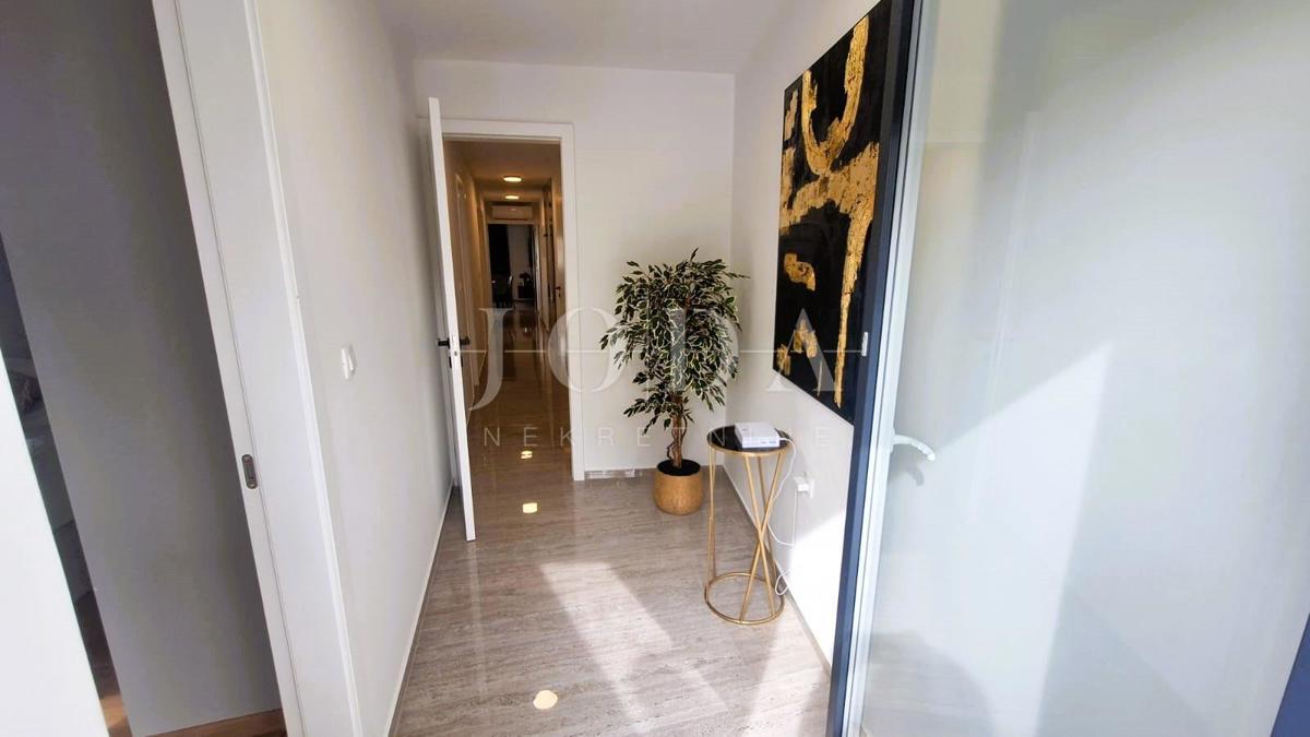 Apartma z bazenom na prestižni lokaciji!