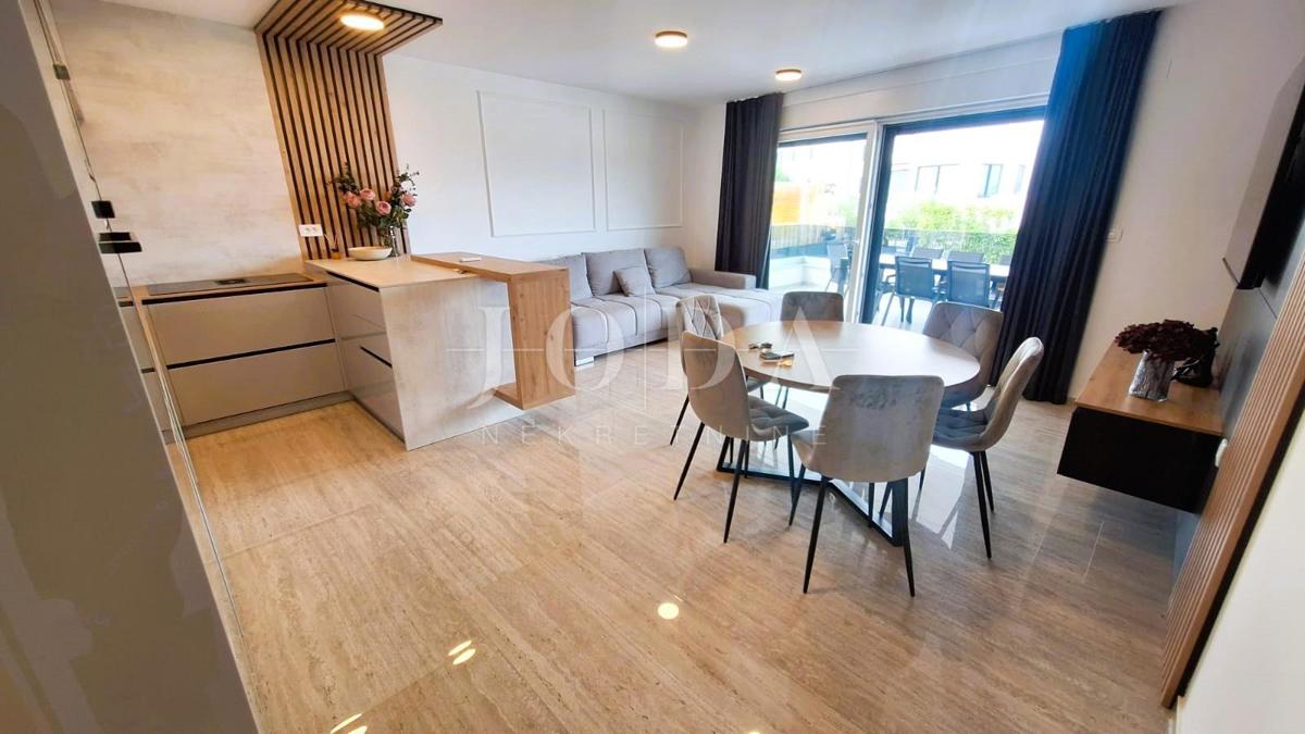 Apartma z bazenom na prestižni lokaciji!