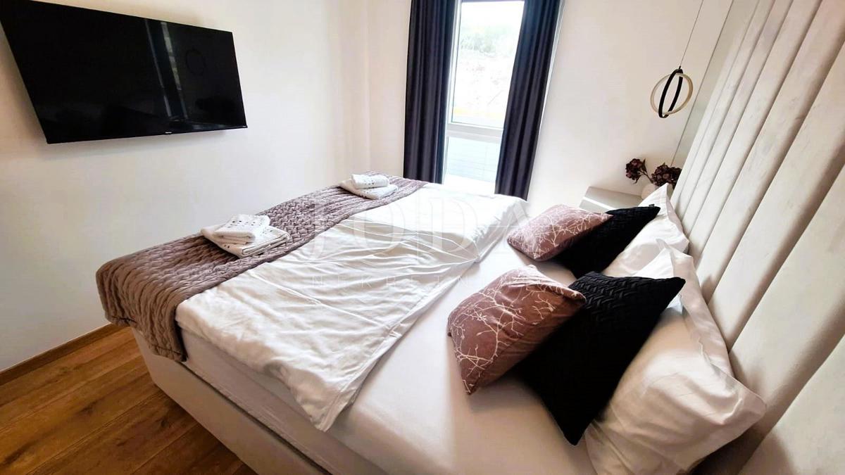 Apartma z bazenom na prestižni lokaciji!