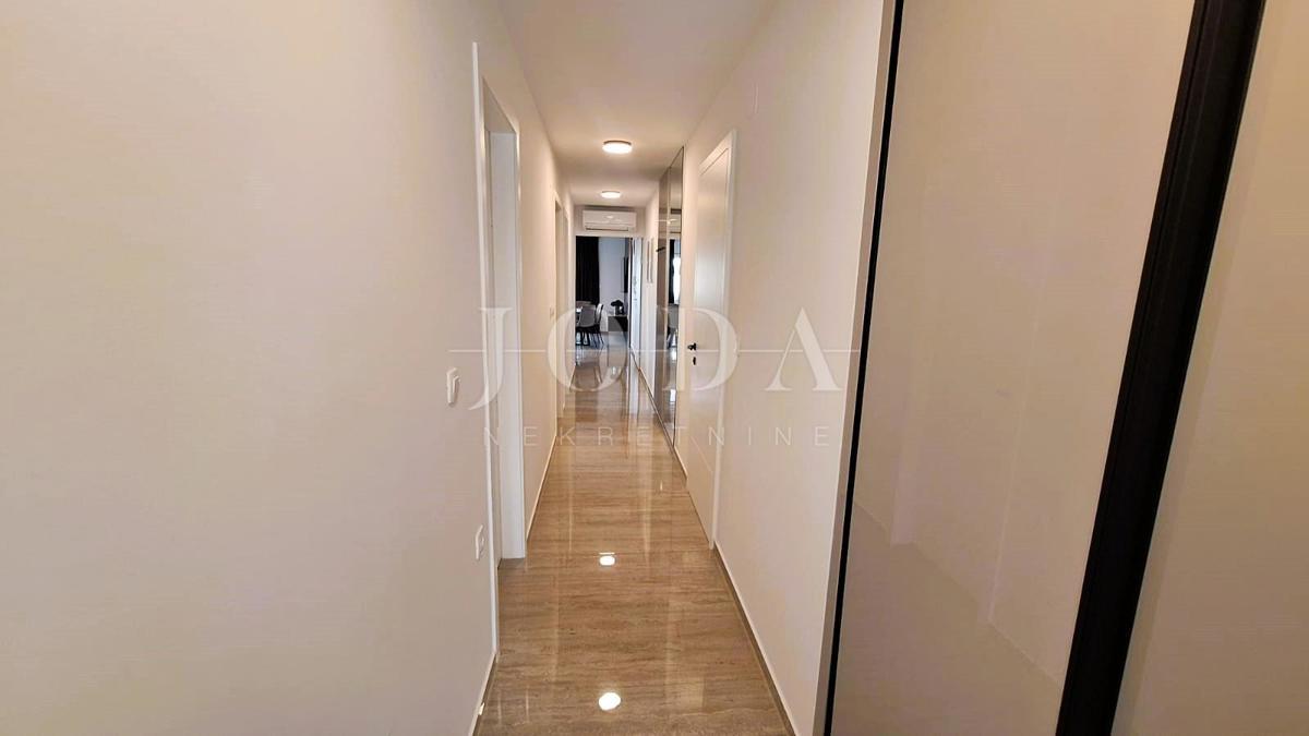 Apartma z bazenom na prestižni lokaciji!