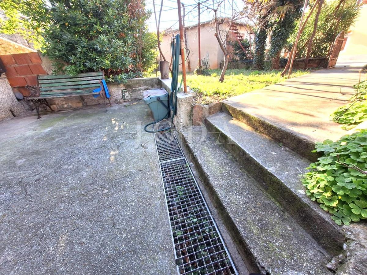 Otok Krk - odlična hiša s potencialom na lepi lokaciji