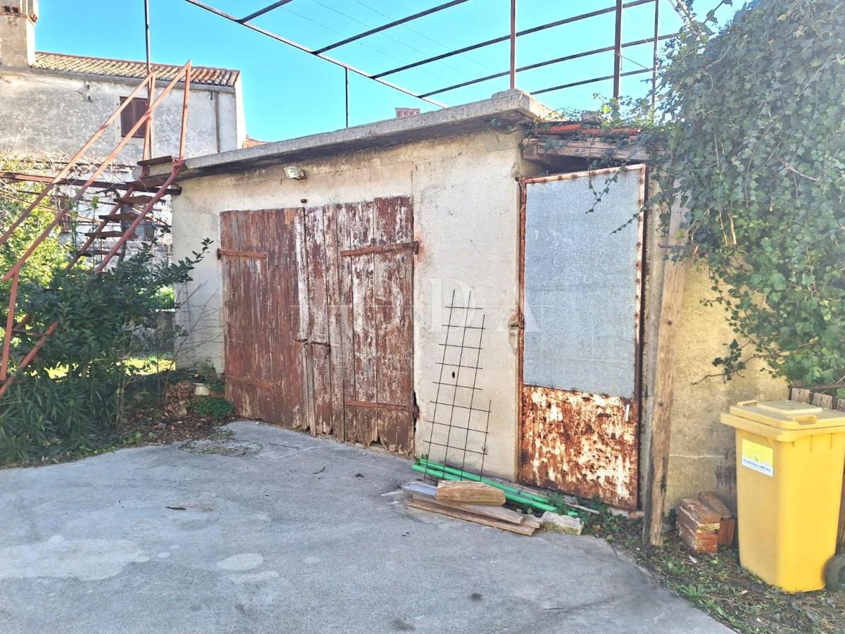 Otok Krk - odlična hiša s potencialom na lepi lokaciji