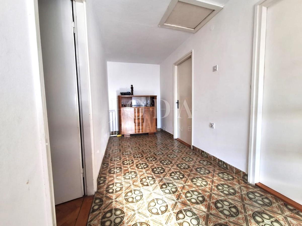 Otok Krk - odlična hiša s potencialom na lepi lokaciji