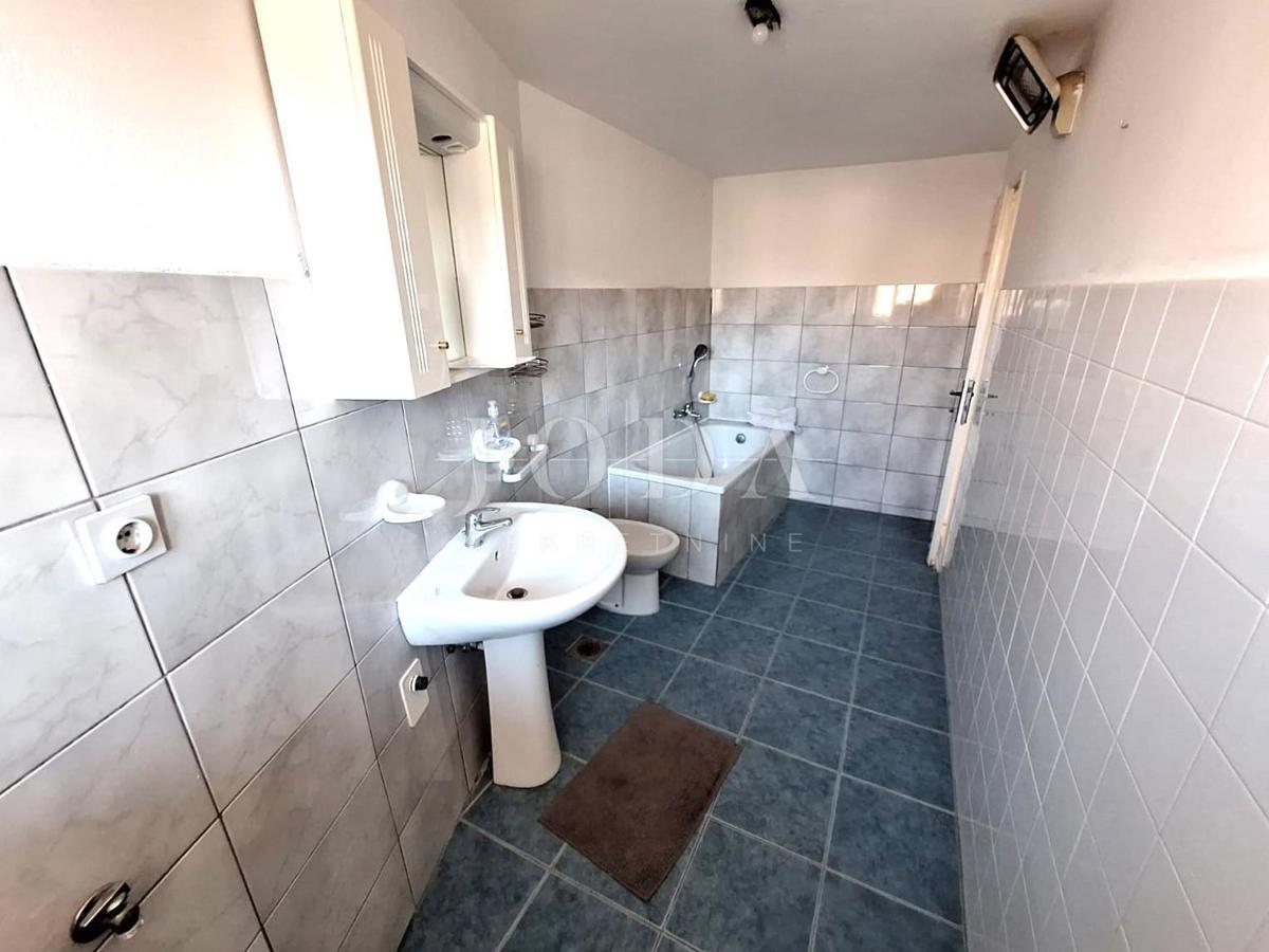 Otok Krk - odlična hiša s potencialom na lepi lokaciji