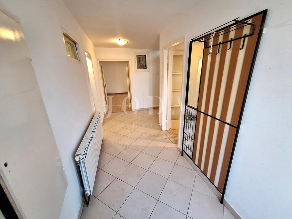 Otok Krk - odlična hiša s potencialom na lepi lokaciji