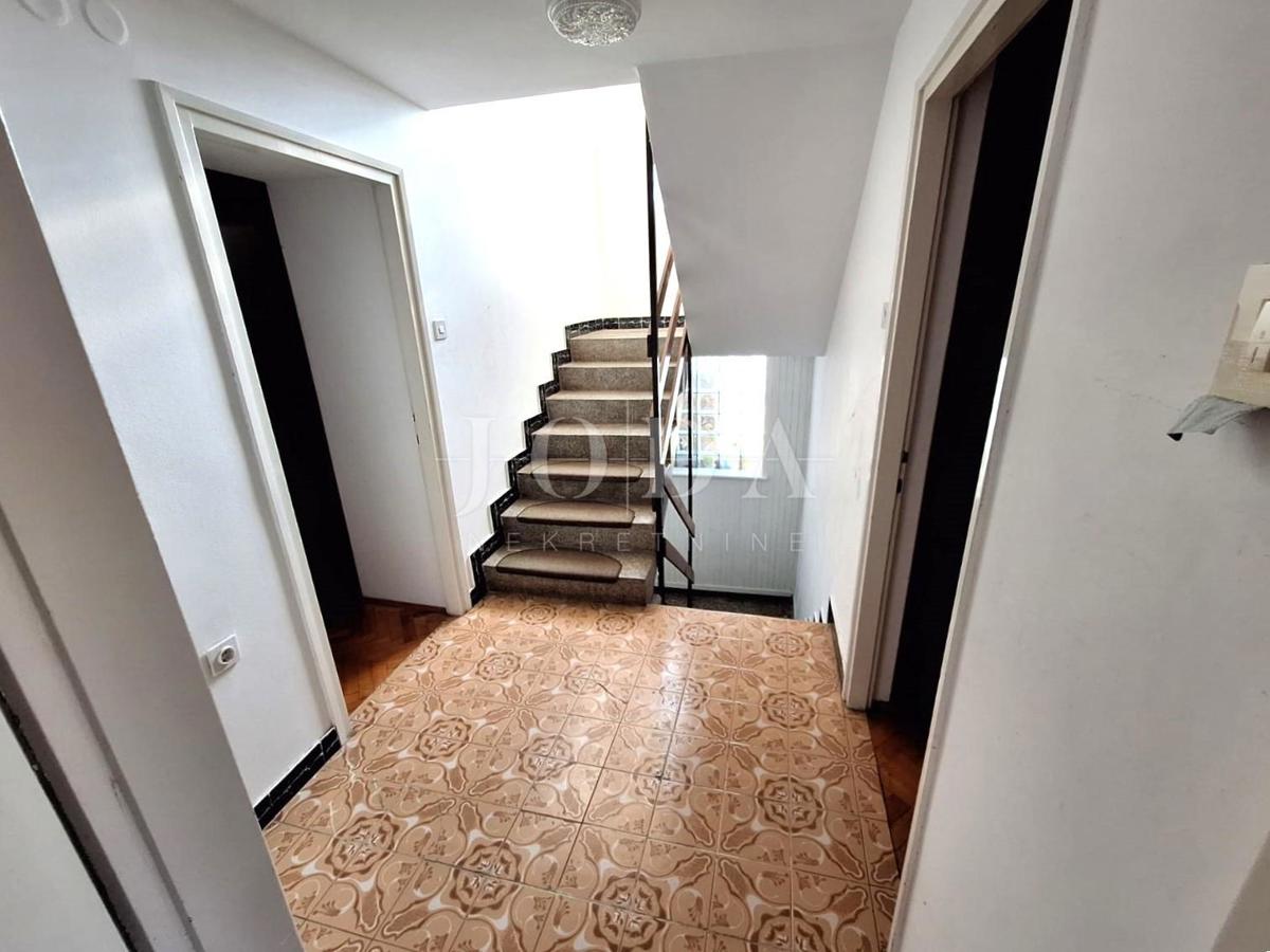 Otok Krk - odlična hiša s potencialom na lepi lokaciji