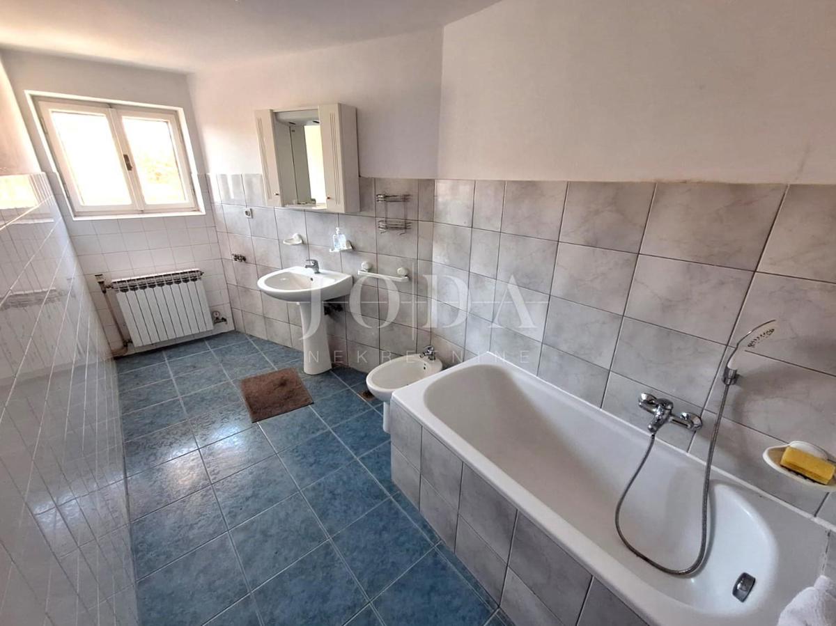 Otok Krk - odlična hiša s potencialom na lepi lokaciji