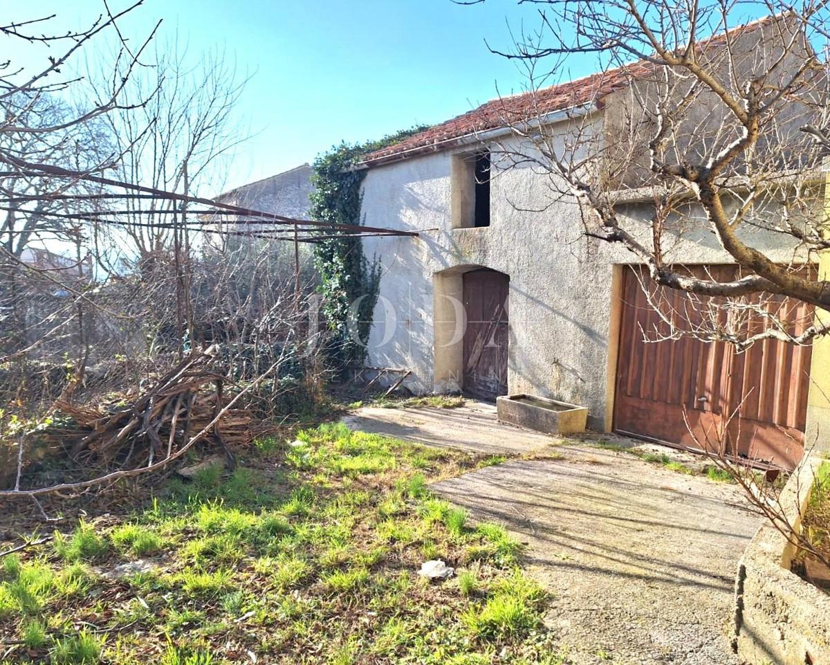 Otok Krk - odlična hiša s potencialom na lepi lokaciji