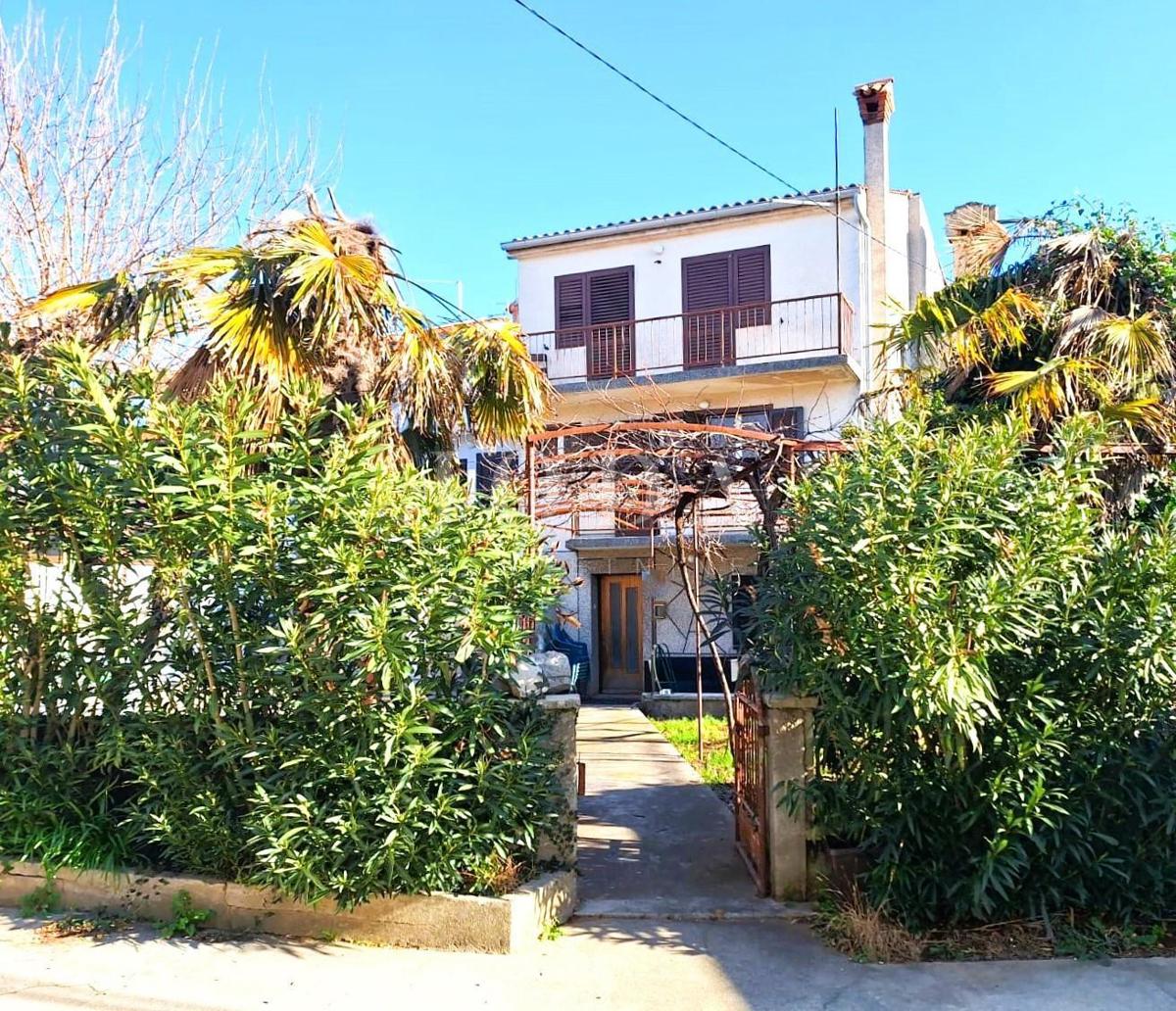 Otok Krk - odlična hiša s potencialom na lepi lokaciji