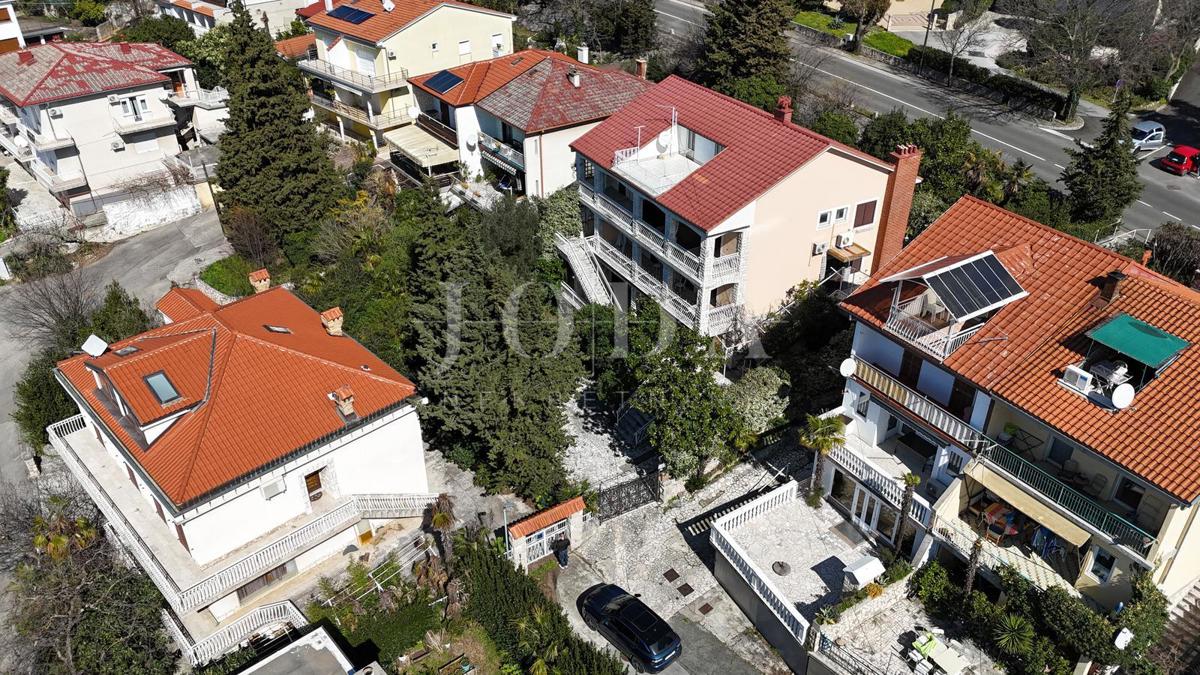 Prostorna hiša v Crikvenici – Idealna investicija za turizem