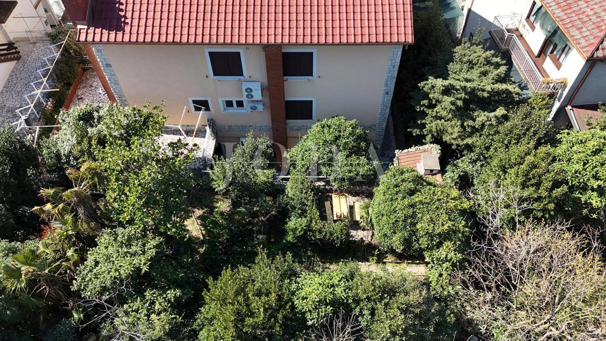 Prostorna hiša v Crikvenici – Idealna investicija za turizem
