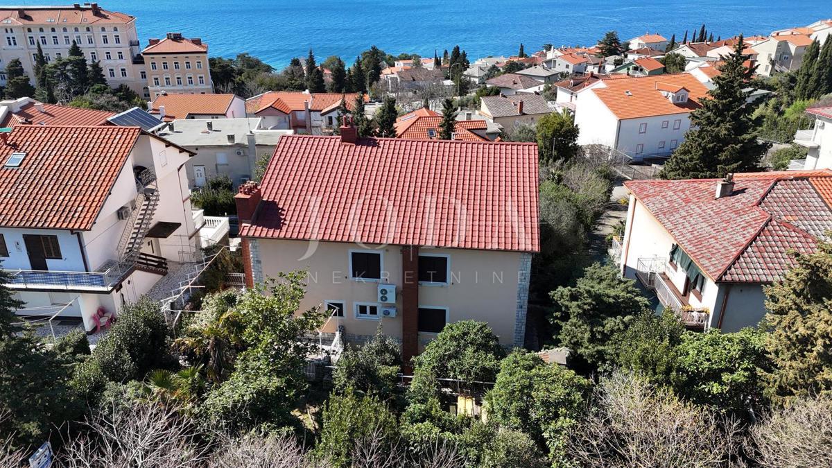 Prostorna hiša v Crikvenici – Idealna investicija za turizem