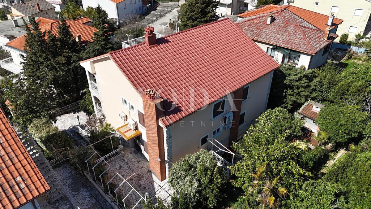 Prostorna hiša v Crikvenici – Idealna investicija za turizem