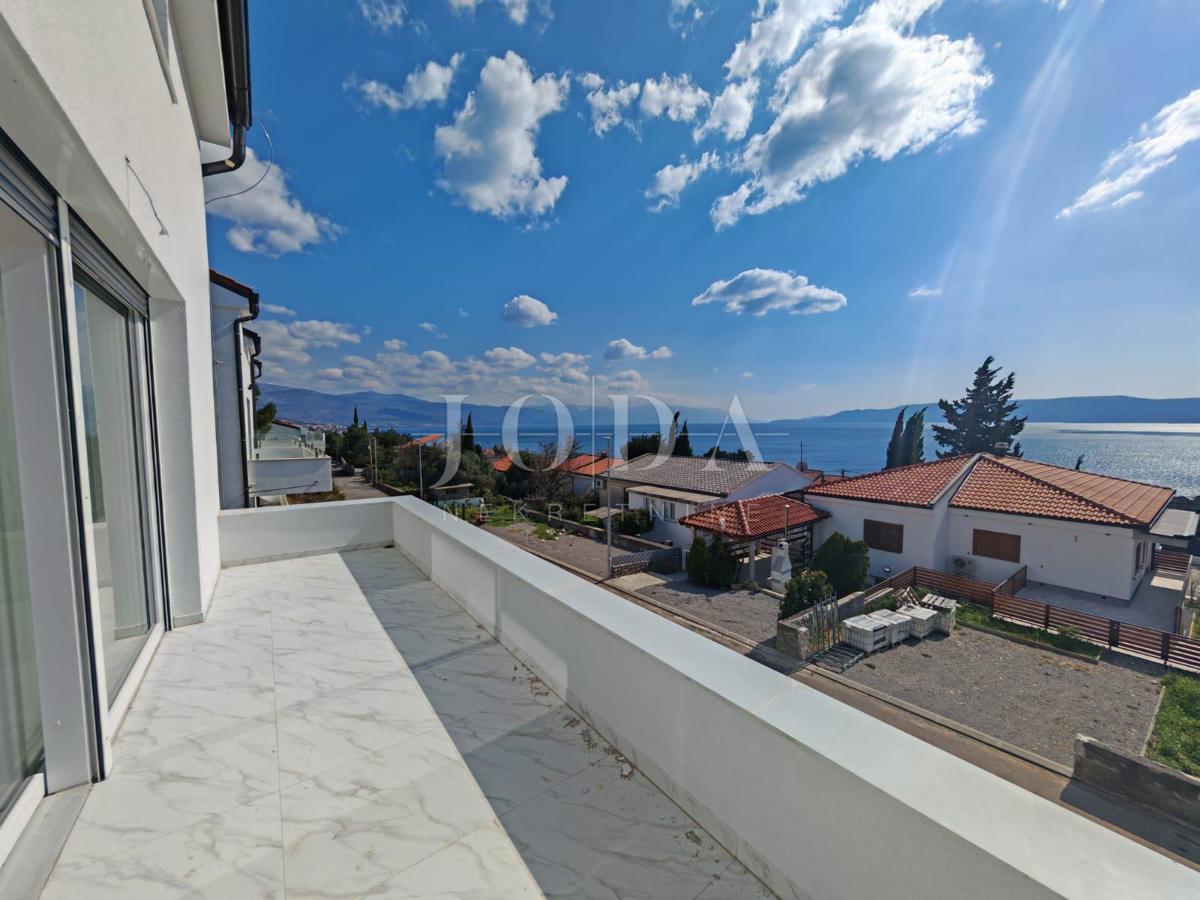 Nova stavba s panoramskim pogledom na morje