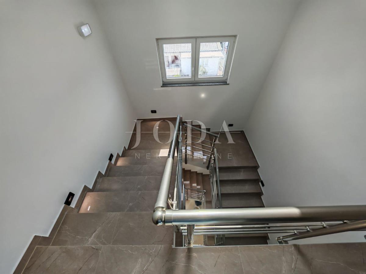 Nova stavba s panoramskim pogledom na morje