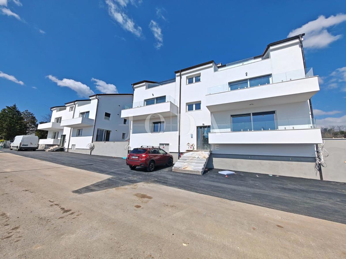 Nova stavba s panoramskim pogledom na morje