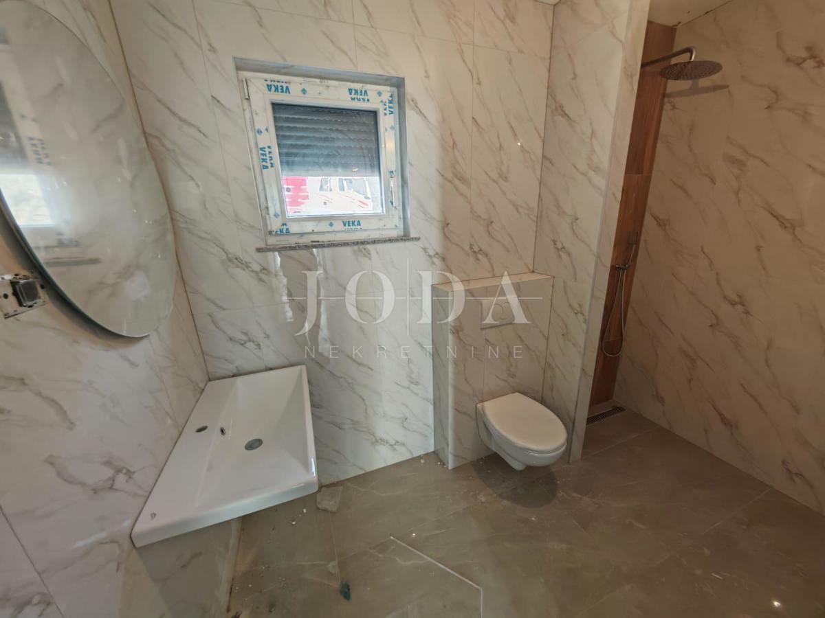 Nova stavba s panoramskim pogledom na morje