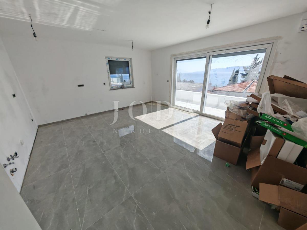 Nova stavba s panoramskim pogledom na morje