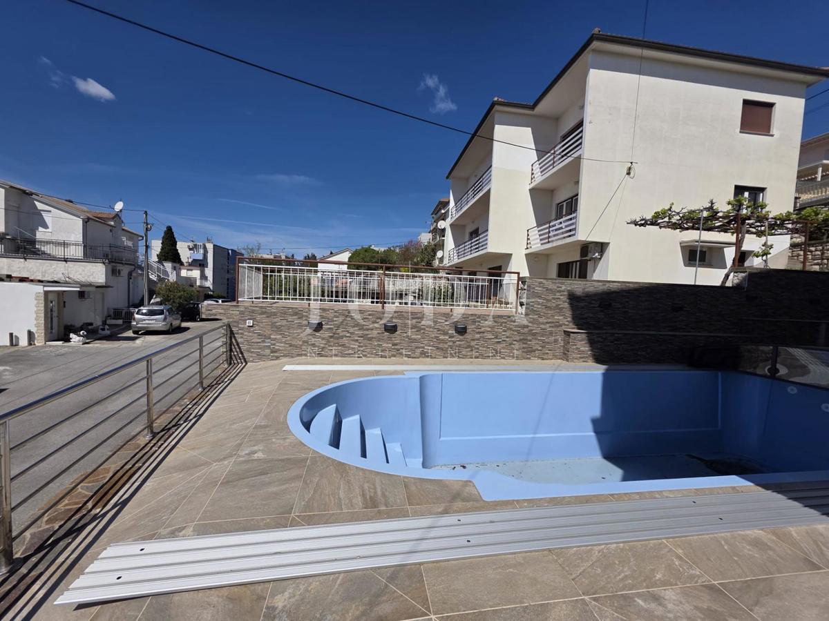 Hiša Crikvenica, 350m2