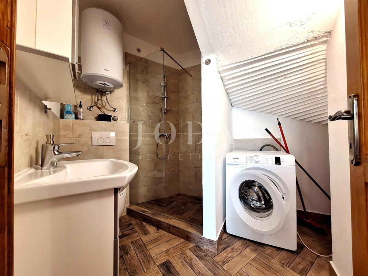 Popolnoma opremljena hiša z bazenom v mirnem okolju