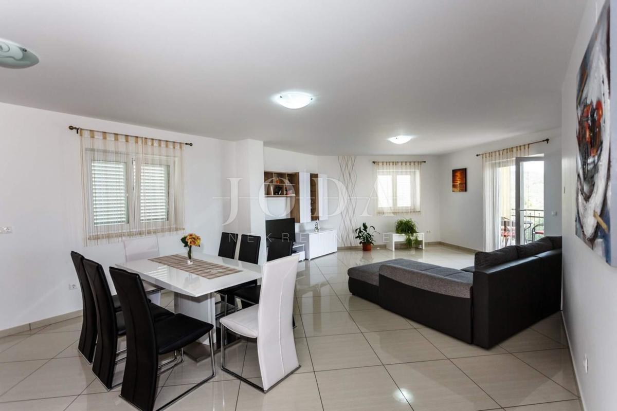 Apartma z odprtim pogledom na morje v Vrbniku
