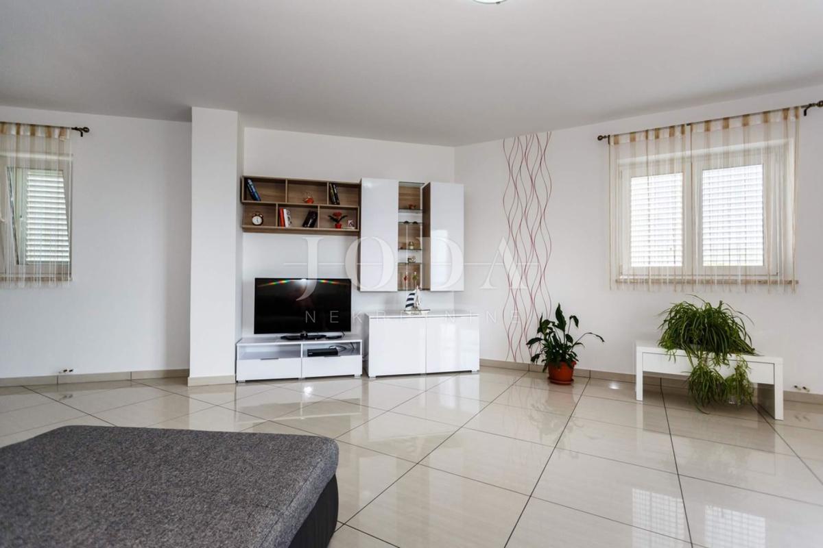 Apartma z odprtim pogledom na morje v Vrbniku