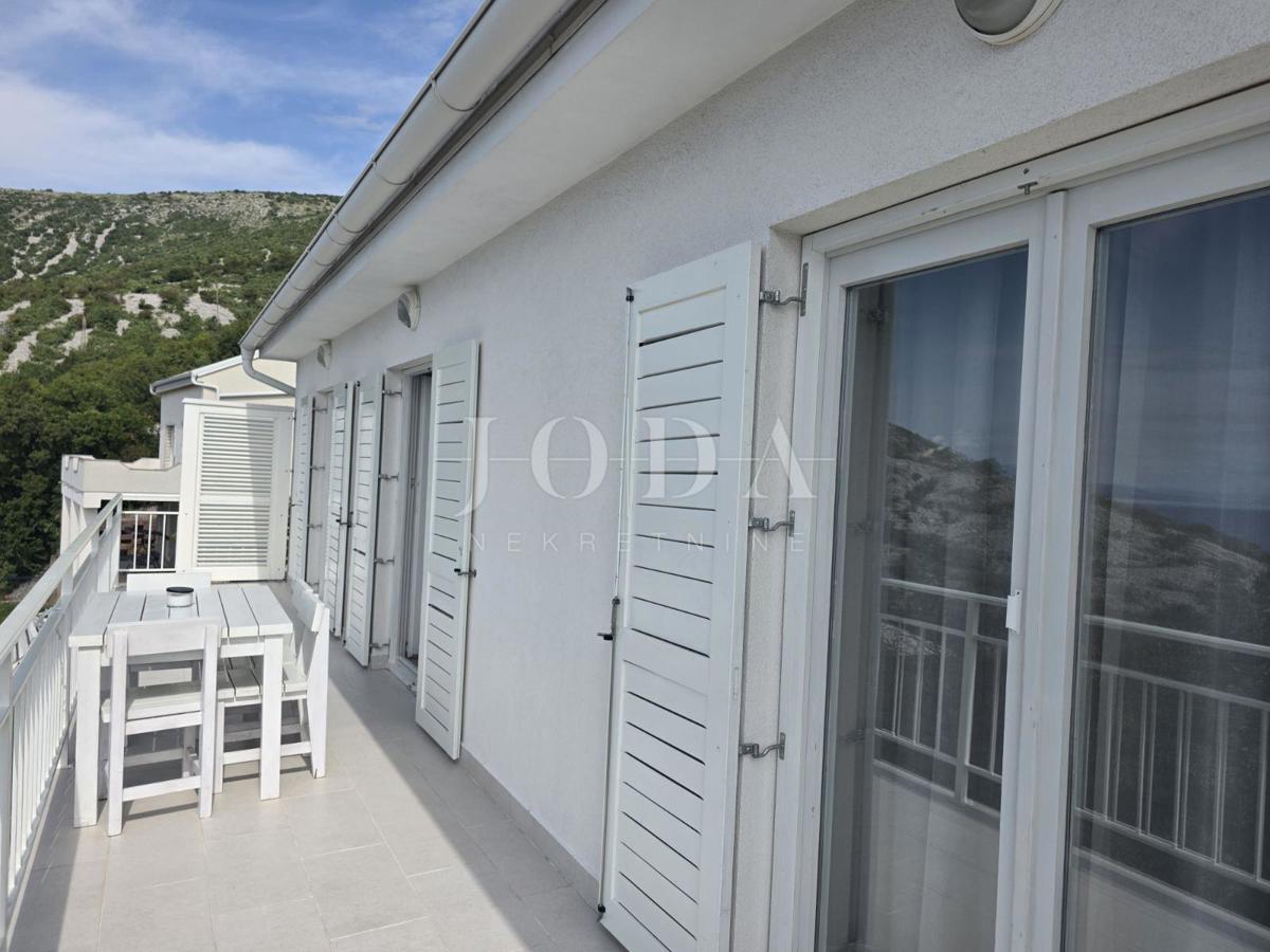 Senj, hiša z dvema stanovanjema in čudovitim razgledom na morje