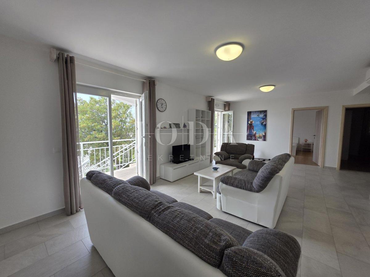 Senj, hiša z dvema stanovanjema in čudovitim razgledom na morje