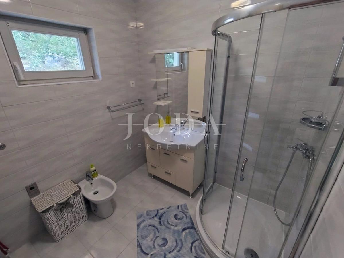 Senj, hiša z dvema stanovanjema in čudovitim razgledom na morje