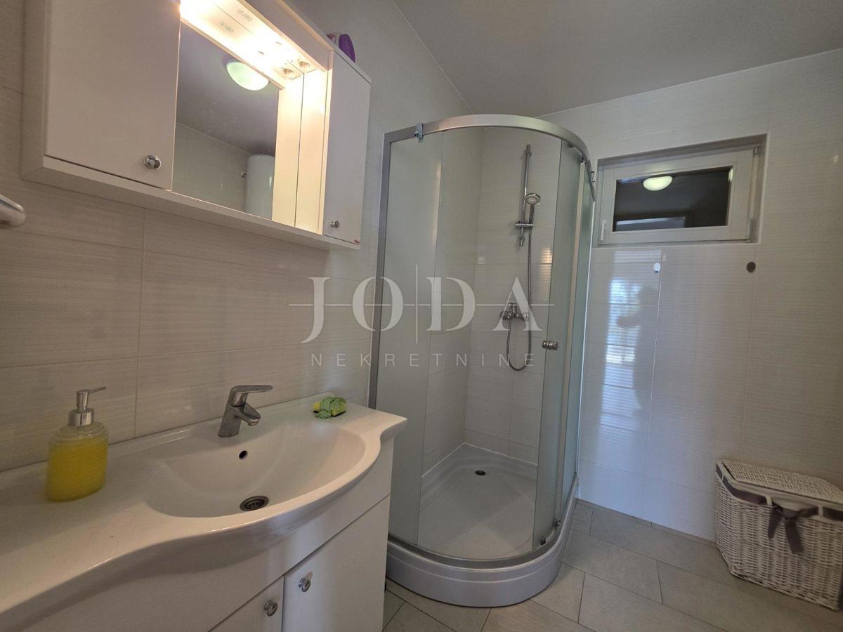 Senj, hiša z dvema stanovanjema in čudovitim razgledom na morje